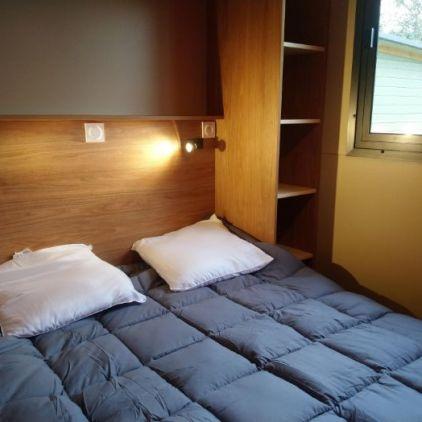 une chambre avec un lit 2 personne (140*200)