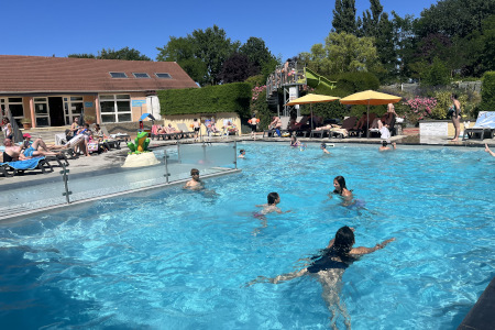 Piscina calentada camping valle des Loira